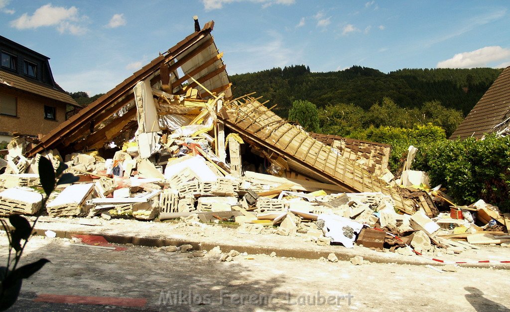 Haus explodiert Bergneustadt Pernze P066.JPG